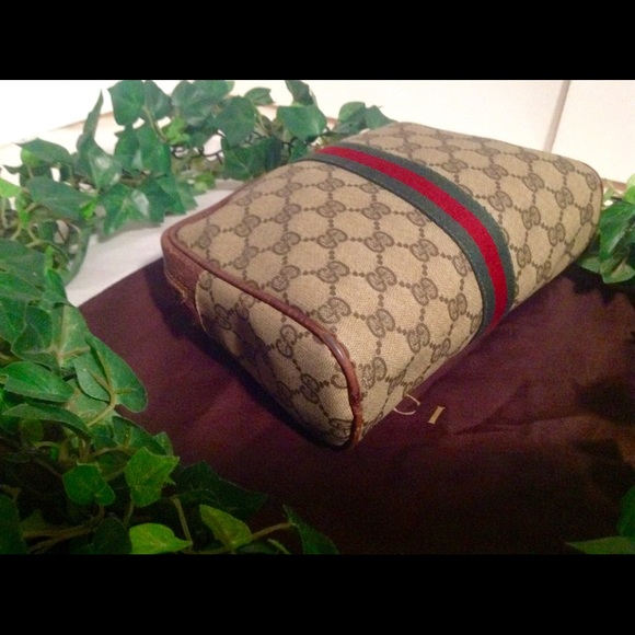 Gucci monogram clutch! - Picture 8 of 13
